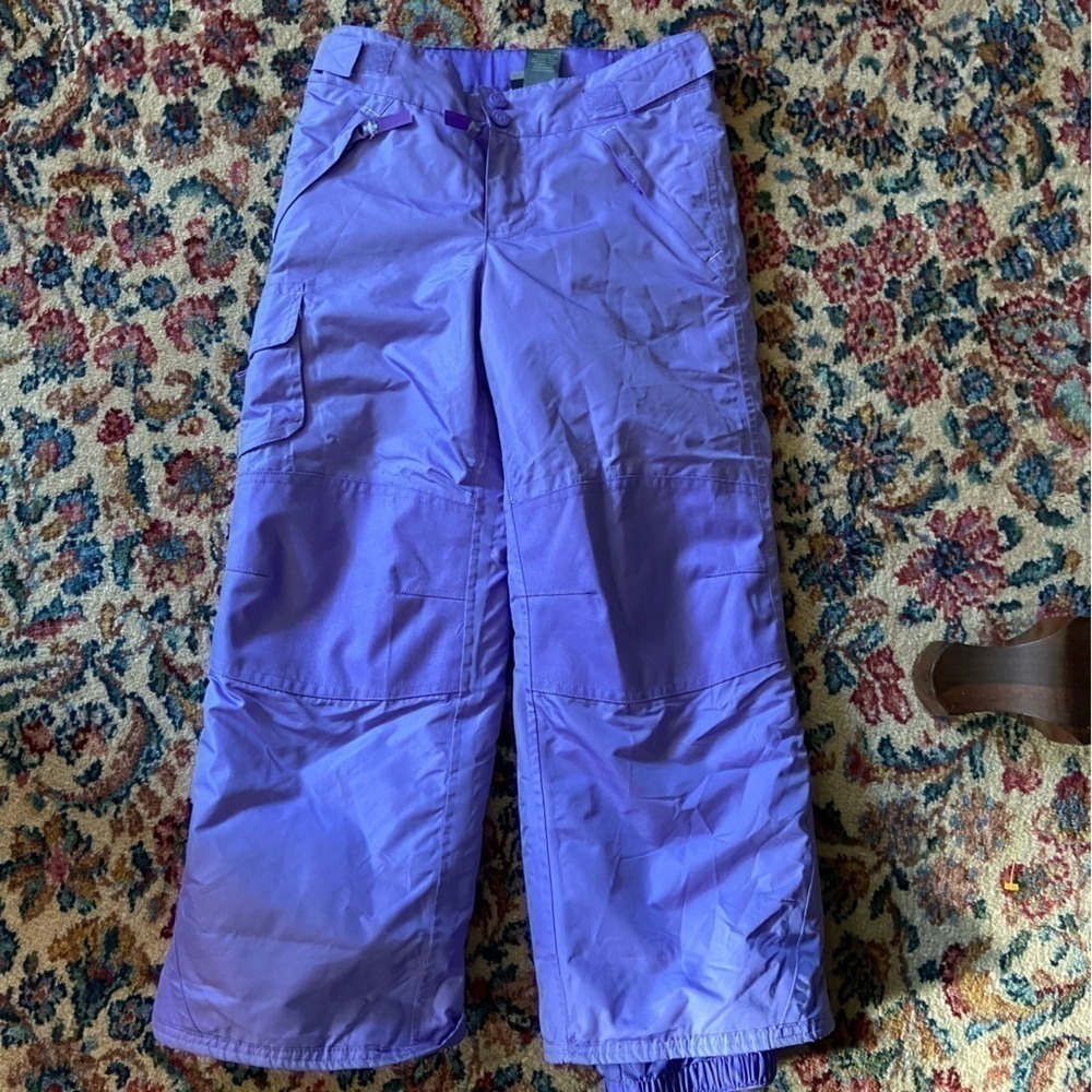 Champion snow pants in lilac. Elastic cuffs keep snow out; reinforced butt.